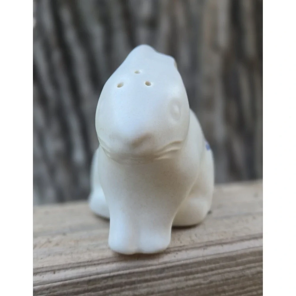 Vintage Pfaltzgraff Yorktowne Bunny Rabbits Flowers Easter Salt & Pepper Shakers